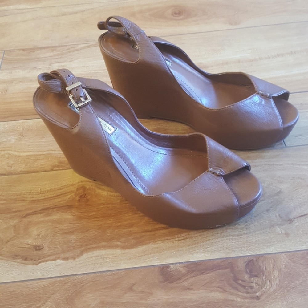 BCBGeneration brown leather wedge sz 6 1/2 (#s20)
